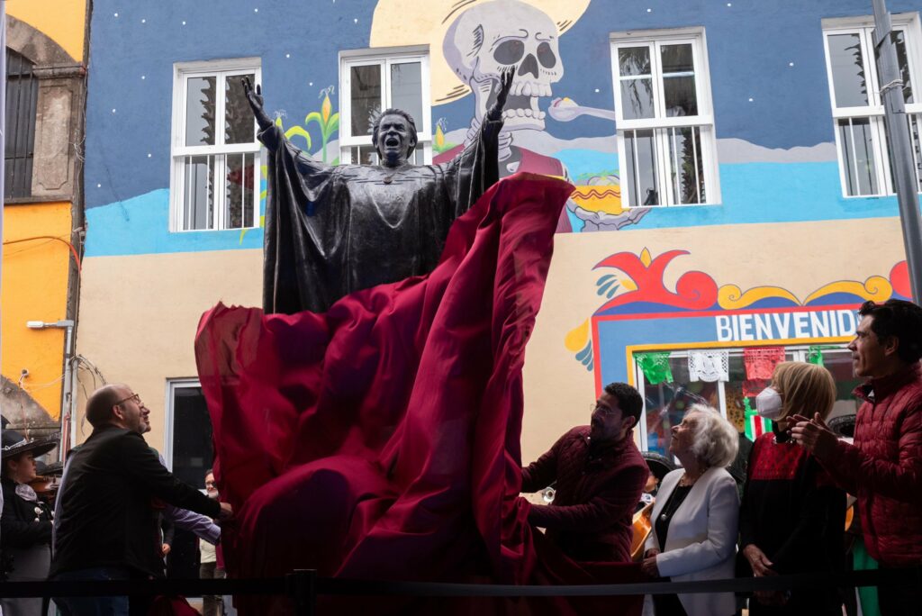 escultura chavela en garibaldi cdmx
